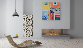 Obra de arte da artista Reali Servadei ambientado em salas. Cores fortes e alegres.